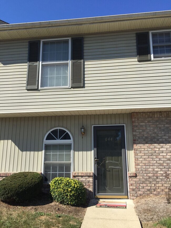 Primary Photo - 730 E Sherwood Hills Dr
