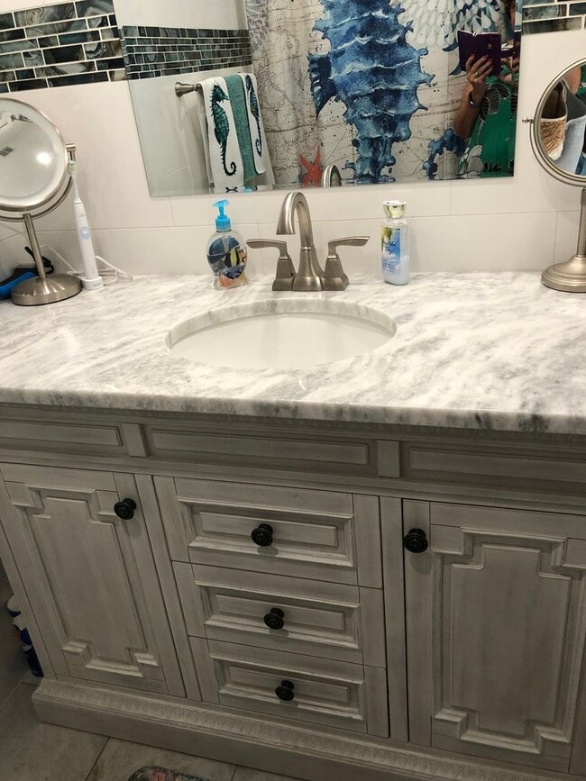 Building Photo - EASTWOOD SHORES TOWNHOUSE