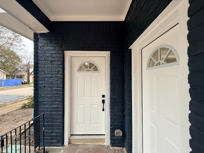 Building Photo - 1519 McKee St