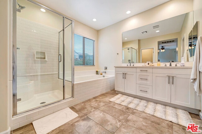 Building Photo - 25151 Golden Maple Dr