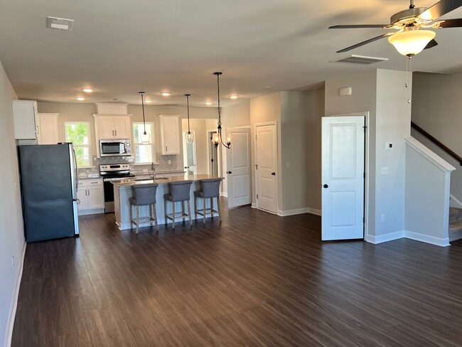 Building Photo - 575 McLernon Trce
