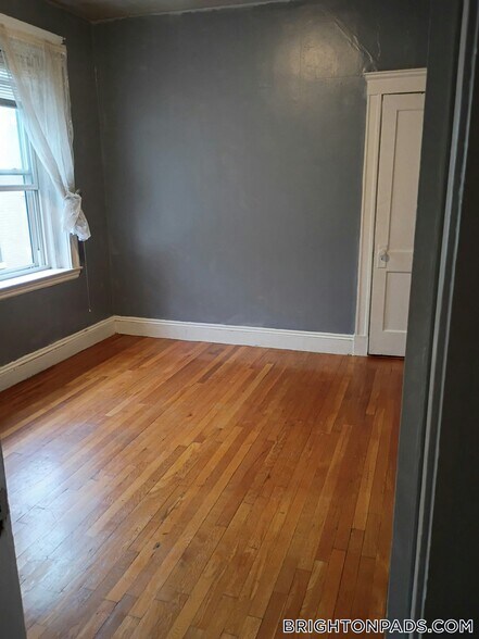 Building Photo - 313 Allston St