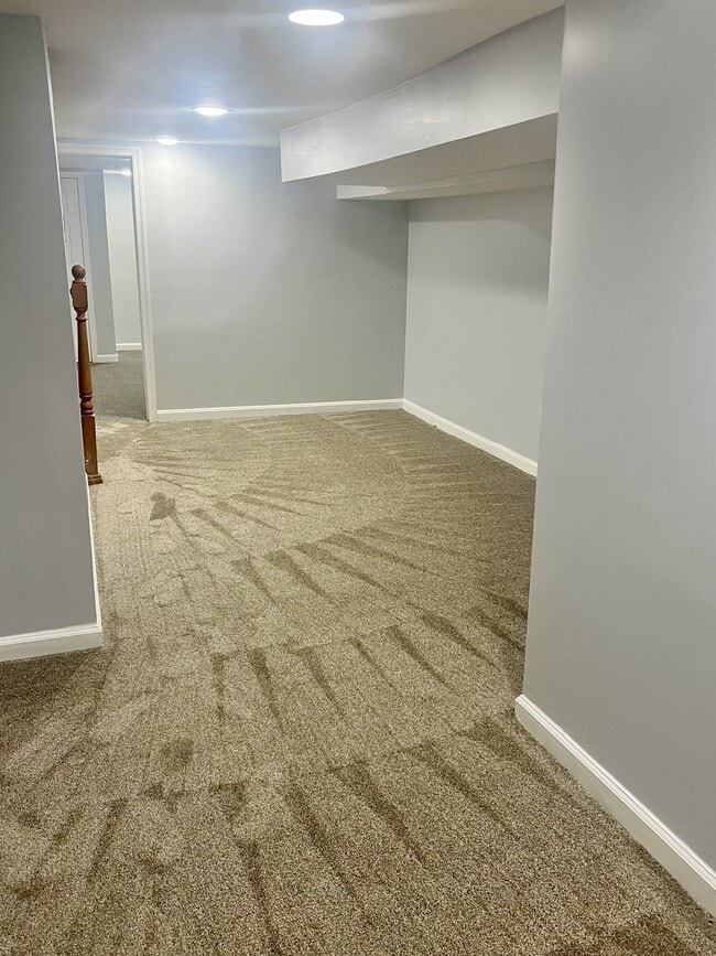 Building Photo - 808 N Streeper St