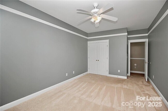 Building Photo - 2300 Mirow Pl