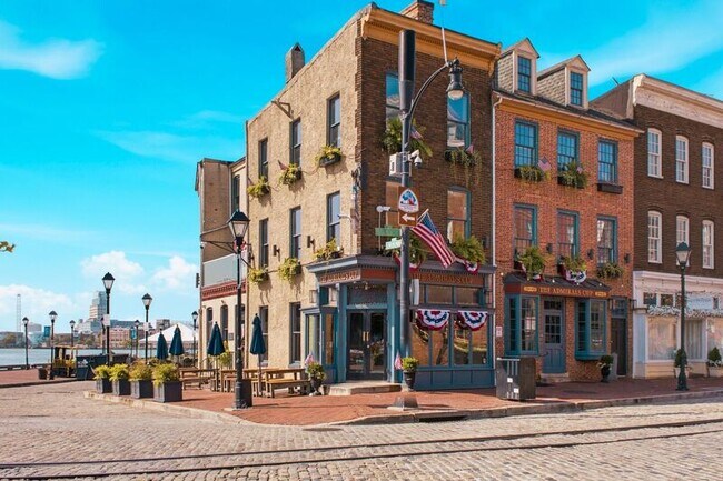 Building Photo - 420-A S Regester St
