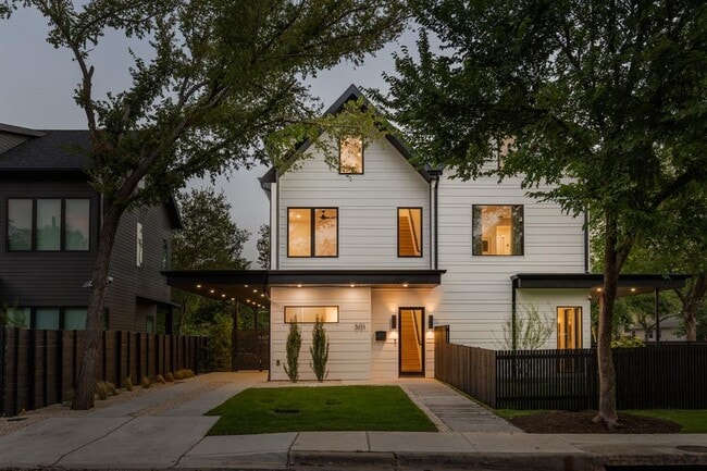 Building Photo - 912 1/2 E 50th St