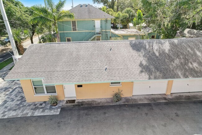 Building Photo - 628-628 S Osprey Ave