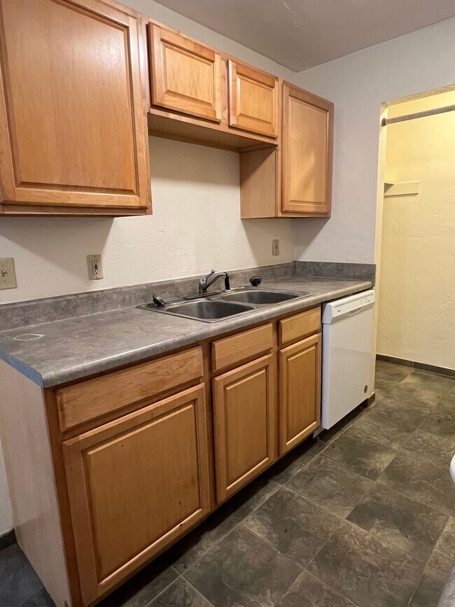 Building Photo - DANIT2626