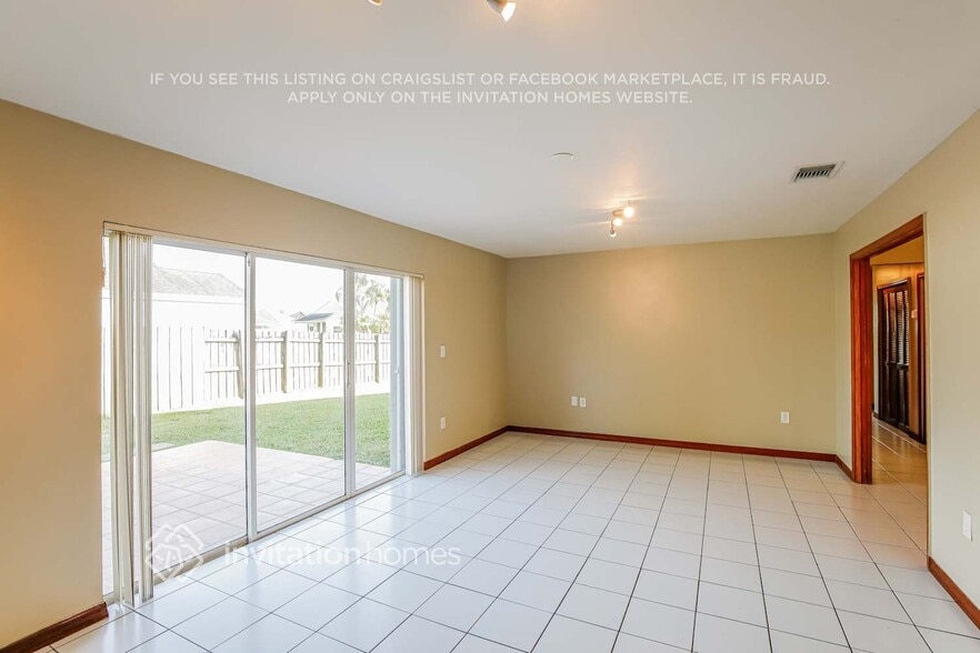 Building Photo - 15411 SW 144th Ave