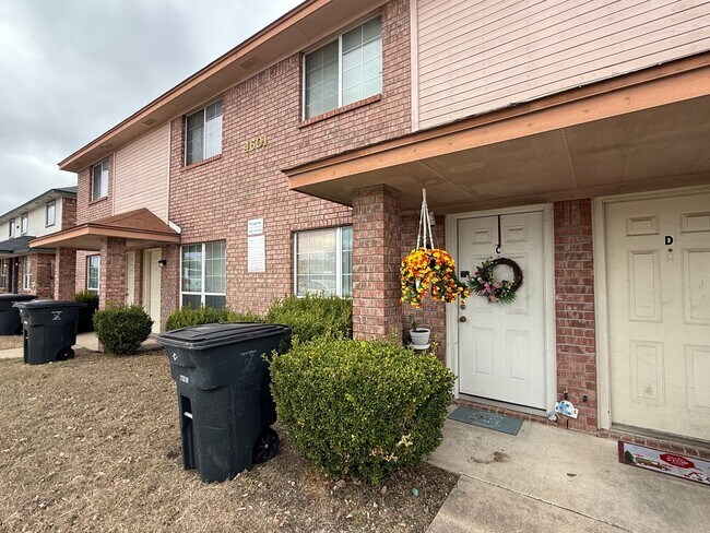 Building Photo - PRICE REDUCTION - AVAILABLE NOW!