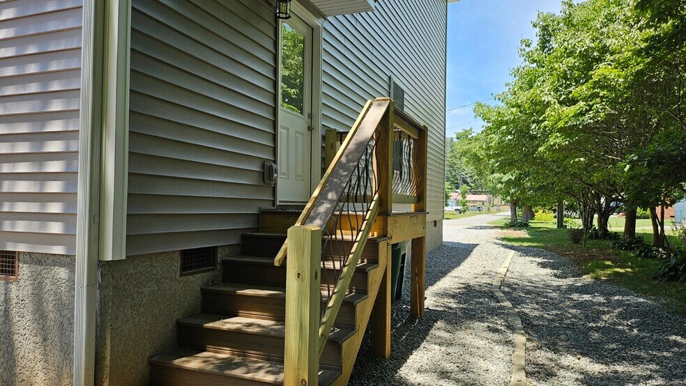 Building Photo - 109 Stone Dr
