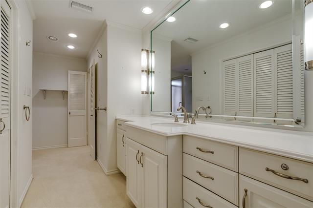 Building Photo - 5708 Club Oaks Dr