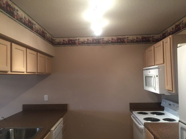Building Photo - Home in Glenlakes Subdivision!