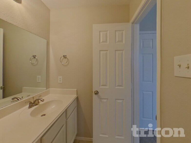 Building Photo - 9641 Linton Dr