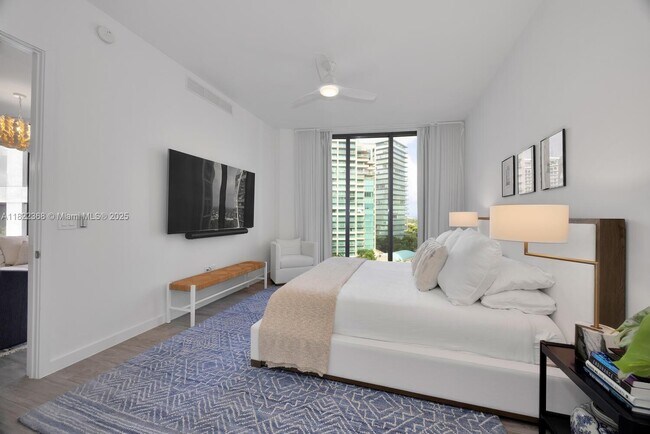 Building Photo - 2831 S Bayshore Dr