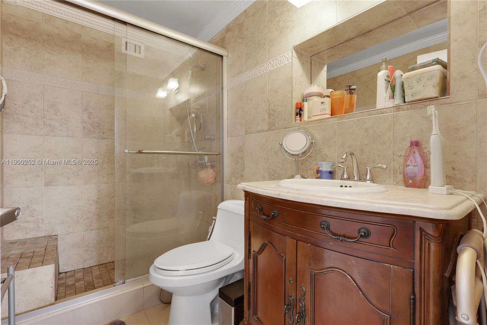 Building Photo - 801 Brickell Bay Dr