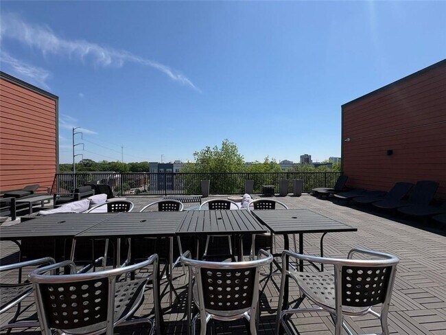 Building Photo - 525 Parkway Dr
