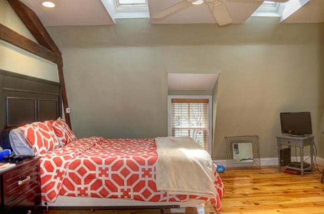 Building Photo - Carriage House