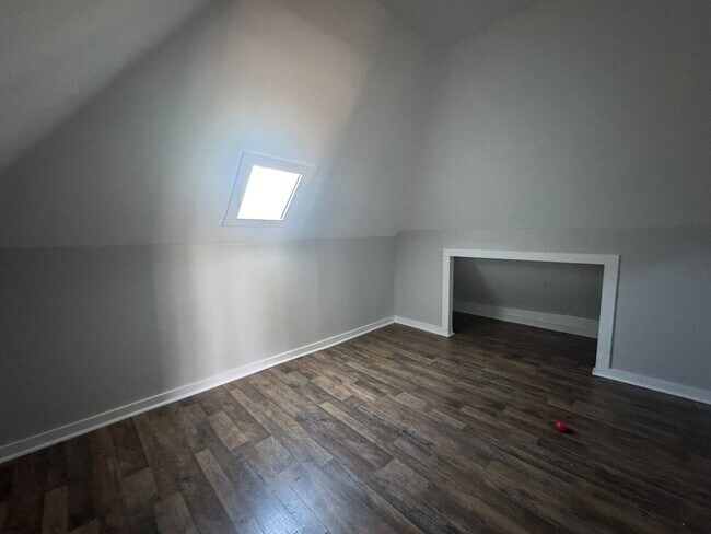 Building Photo - 302-304 Lenox Ave