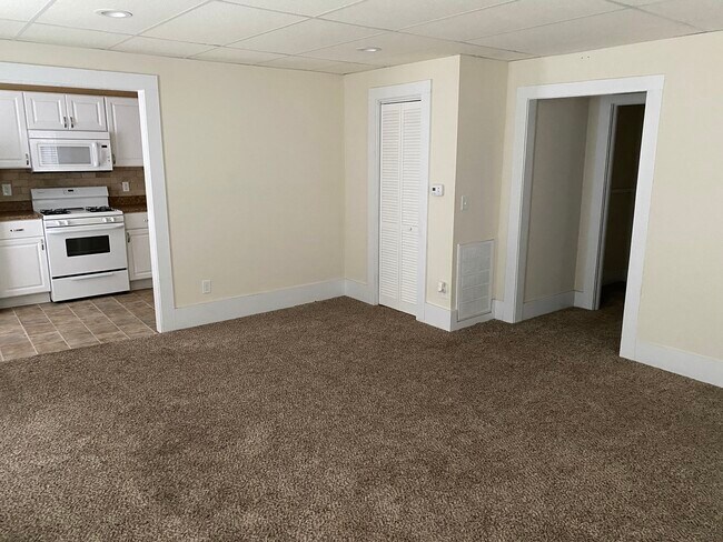 Building Photo - 138 E Kansas Ave Apt. A