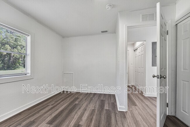 Building Photo - 135 Mccallman Rd