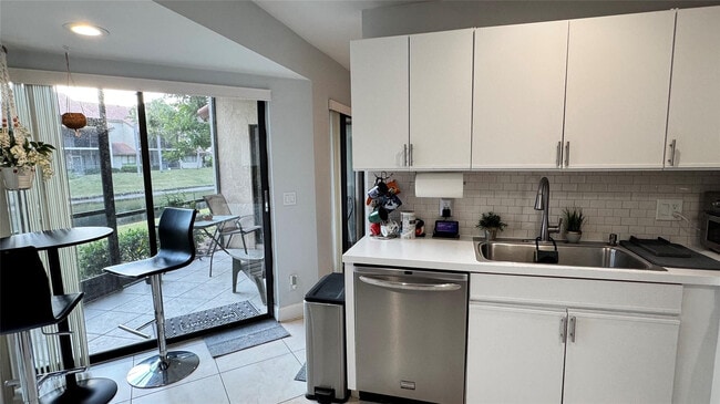 Building Photo - 5641 Coach House Cir