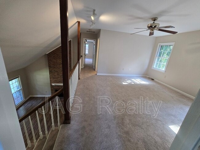 Building Photo - 9409 Radner Ln