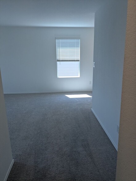 Building Photo - 400 Park Ave