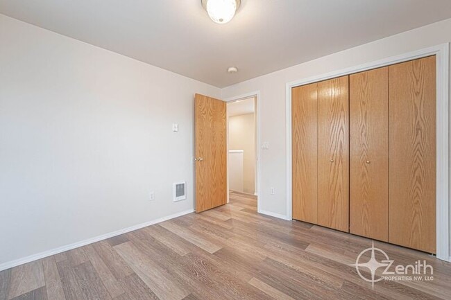 Building Photo - 1216 W 22nd St