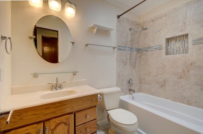 Building Photo - Amazing 3 Bedroom in the Academy Neighborhood