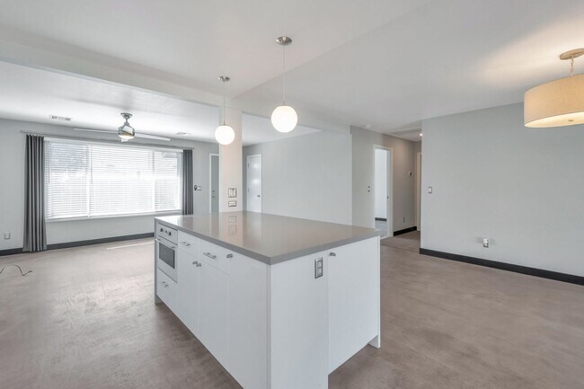 Building Photo - Scottsdale 2 bed 2 Bath Home - With a Pool!!!