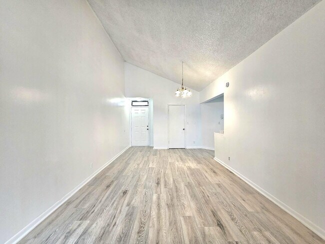 Building Photo - 213 Lake Pointe Dr