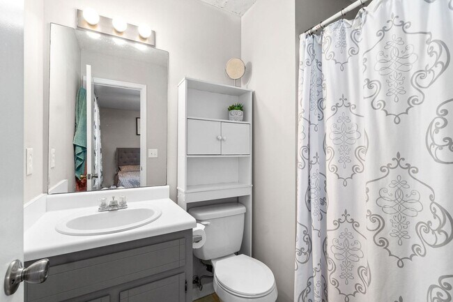 Building Photo - 524 Gainey Dr