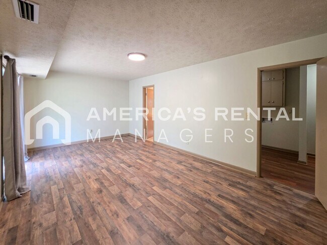 Building Photo - 3100 Apple Valley Ln