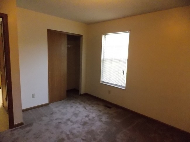 Bedroom - Trenton Place Apartments