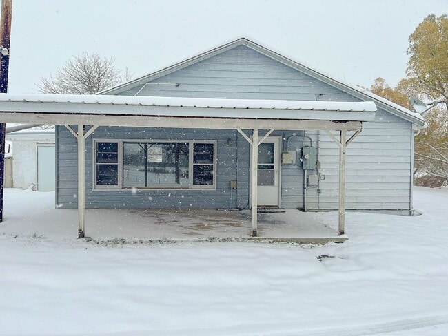 Building Photo - 6 month lease! 3 bed/ 1 bath Single Family Home on Coffeen!