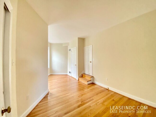 Building Photo - 840 New Hampshire Ave NW