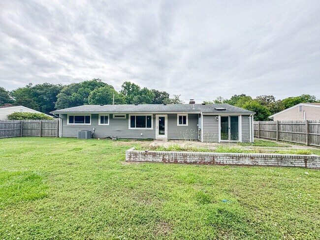 Building Photo - Charming Ranch in Highly Sought-After Grea...
