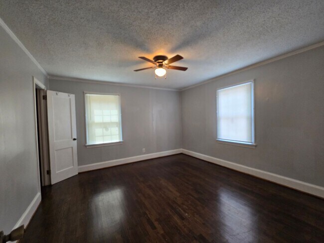 Building Photo - Crosswell Area