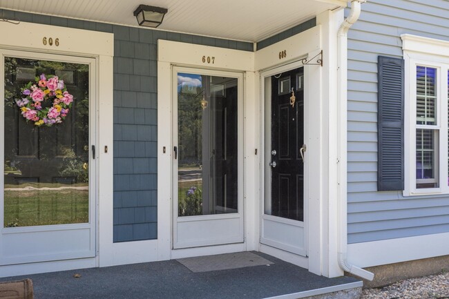 Building Photo - 608 Springbrook Cir