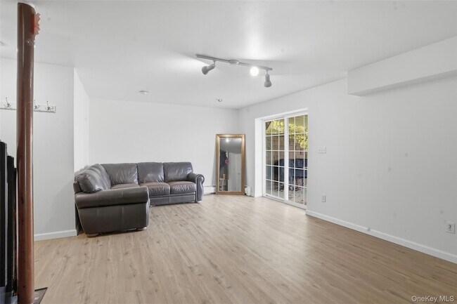 Building Photo - 34 Rombout Rd