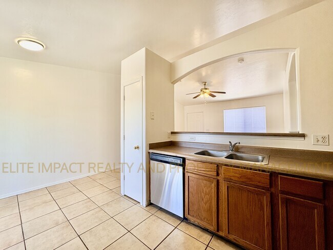 Building Photo - 3422 N Fontana Ave