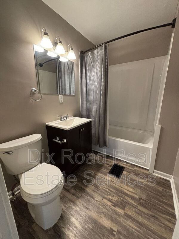 Building Photo - 5310 Carthage Ave