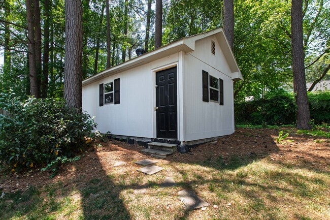 Building Photo - Charming Brick Ranch-Style Cul-de-Sac Home in Garner!