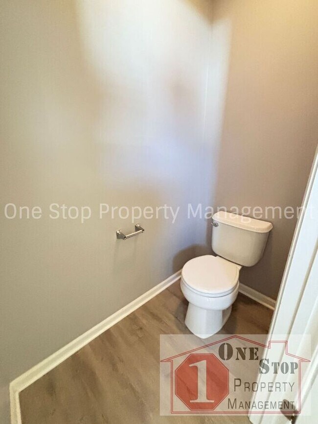 Building Photo - Luxury 5 bedroom, 4 bathroom Home Availabl...