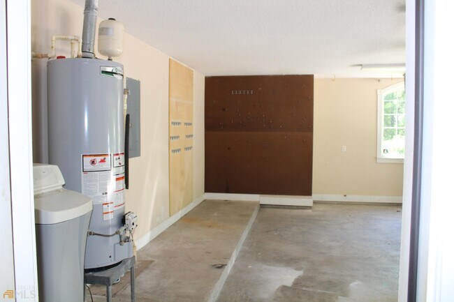 Building Photo - 203 Carrington Way