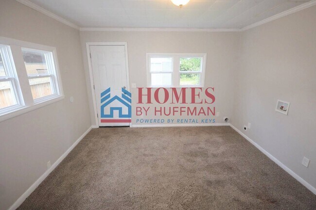 Building Photo - Two Bedroom House | Two Bathrooms