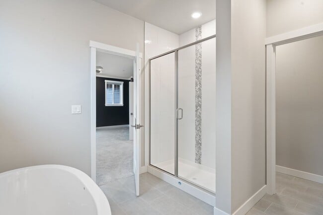 Building Photo - Newer 4-Bedroom Home in Bremerton