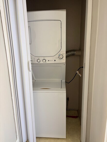 Building Photo - 7226 Jordan Ave