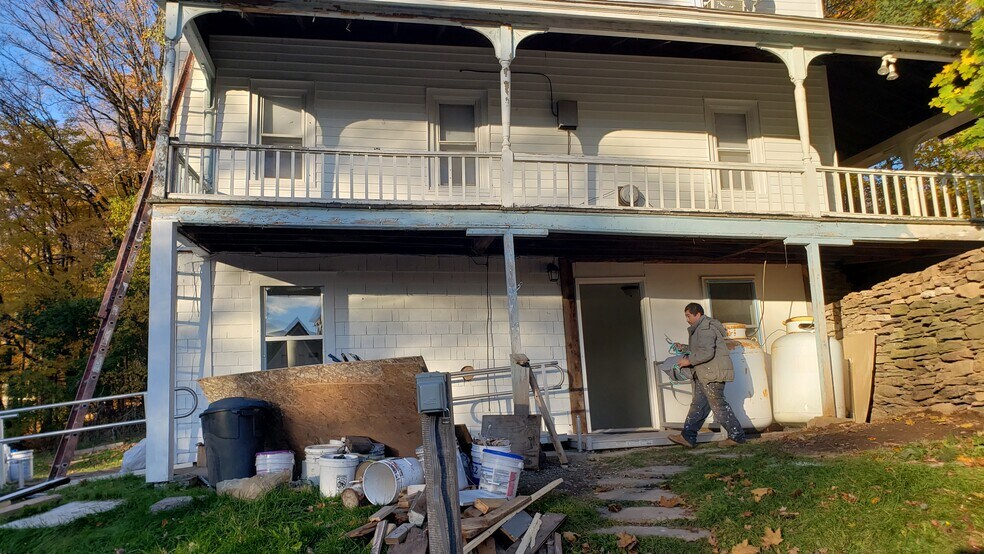 Building Photo - 3 Church St